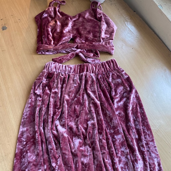 Cute pink colour velvet coord set. Size -Small - Picture 8 of 9